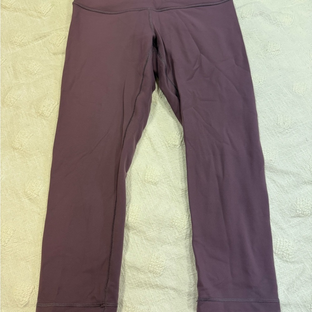 Women’s Lululemon Purple Capri Leggings Size 6